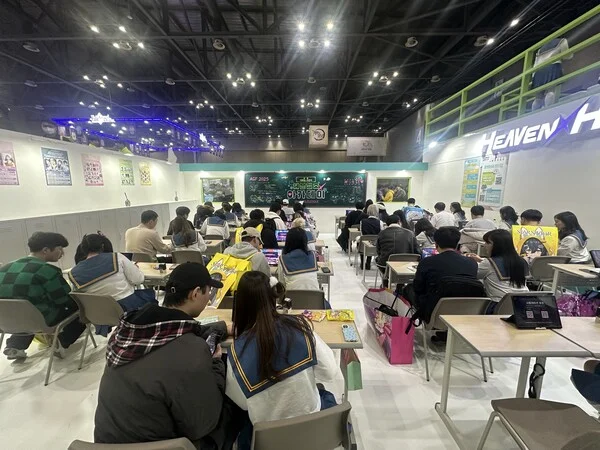 [AGF 2025] "돌아온 일일 짝꿍"...클로버게임즈 '헤븐헬즈', 교실로 모두 모여~!!